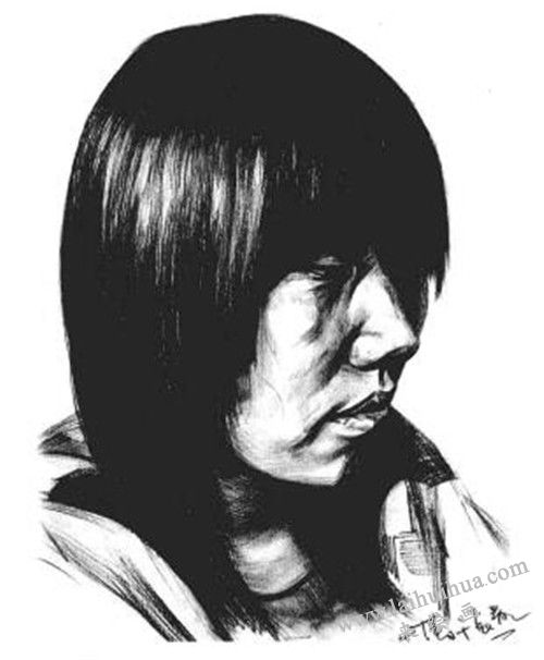 素描四分之三長發(fā)女青年肖像的畫法步驟 完成稿