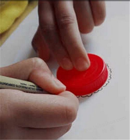 小綿羊簡(jiǎn)筆畫畫法步驟一