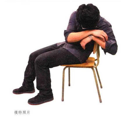 單人速寫線面結(jié)合法作畫步驟（二）