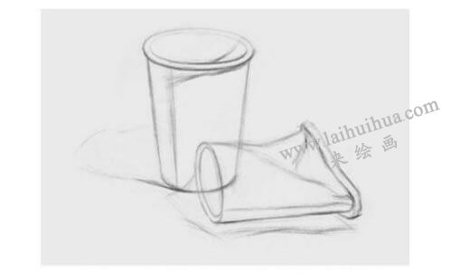 兩個紙杯的素描畫法步驟01