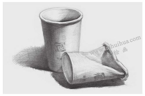 兩個紙杯的素描畫法步驟04