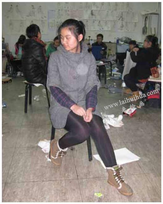 靜態(tài)坐姿女青年高分線描速寫步驟圖解01