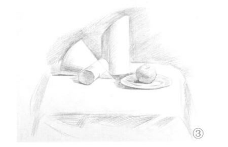 蘋果、盤子和幾何體組合素描畫法步驟03