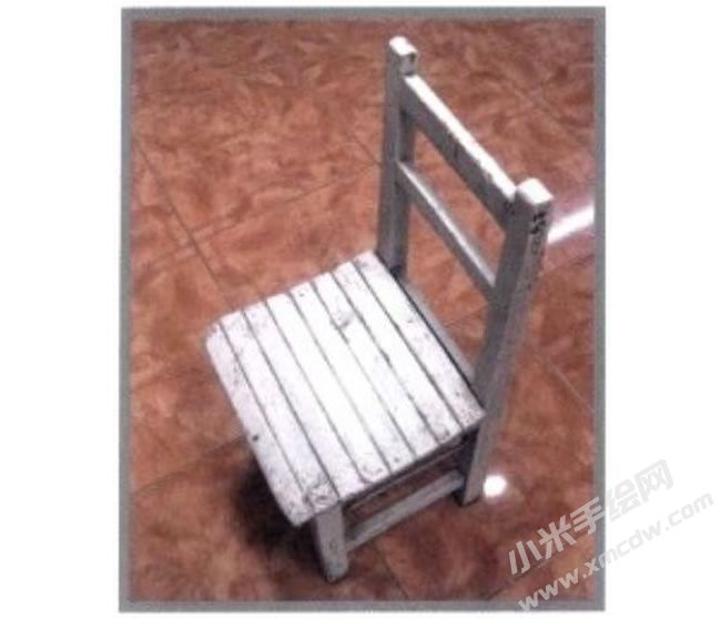 彩繪椅子少兒美術(shù)趣味創(chuàng)意步驟01.jpg